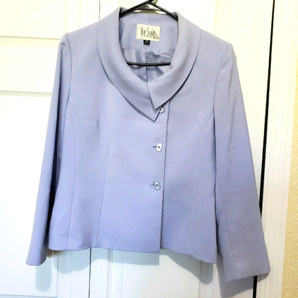 Lavander elegant jacket from Le Suit